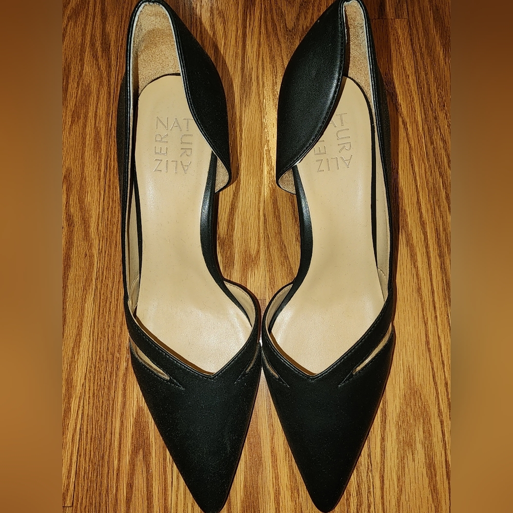 EUC Womens Naturalizer 'Ezra' Black Leather Cutout High Heels Size 7.5